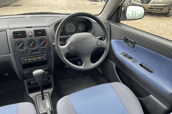 2003 Daihatsu Sirion  M100RS
