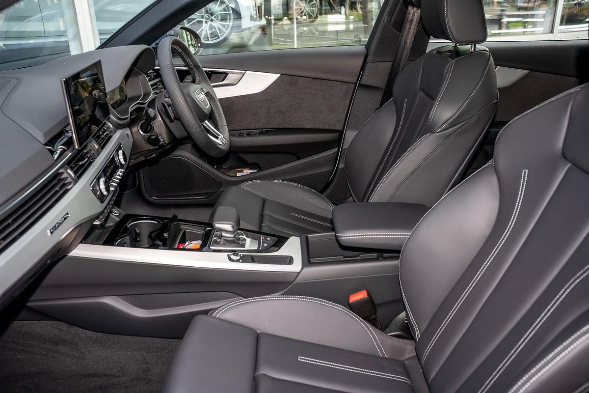 2024 Audi A4 45 TFSI S line B9
