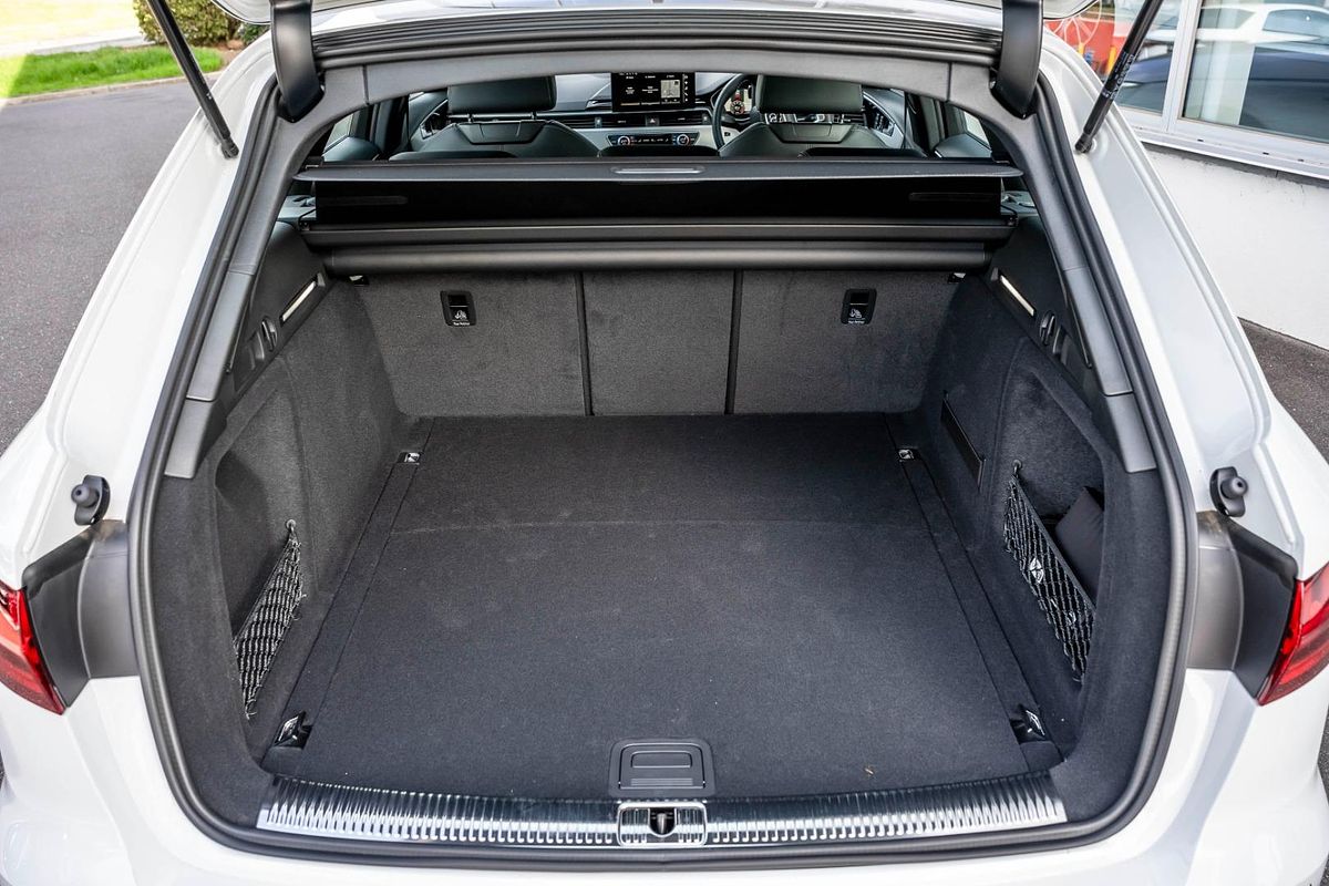 2024 Audi A4 45 TFSI S line B9
