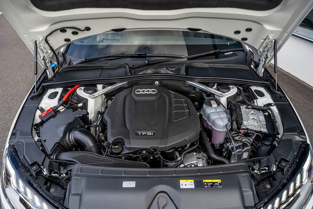 2024 Audi A4 45 TFSI S line B9