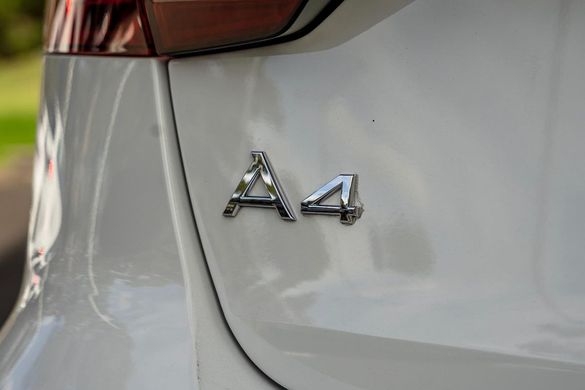2024 Audi A4 45 TFSI S line B9