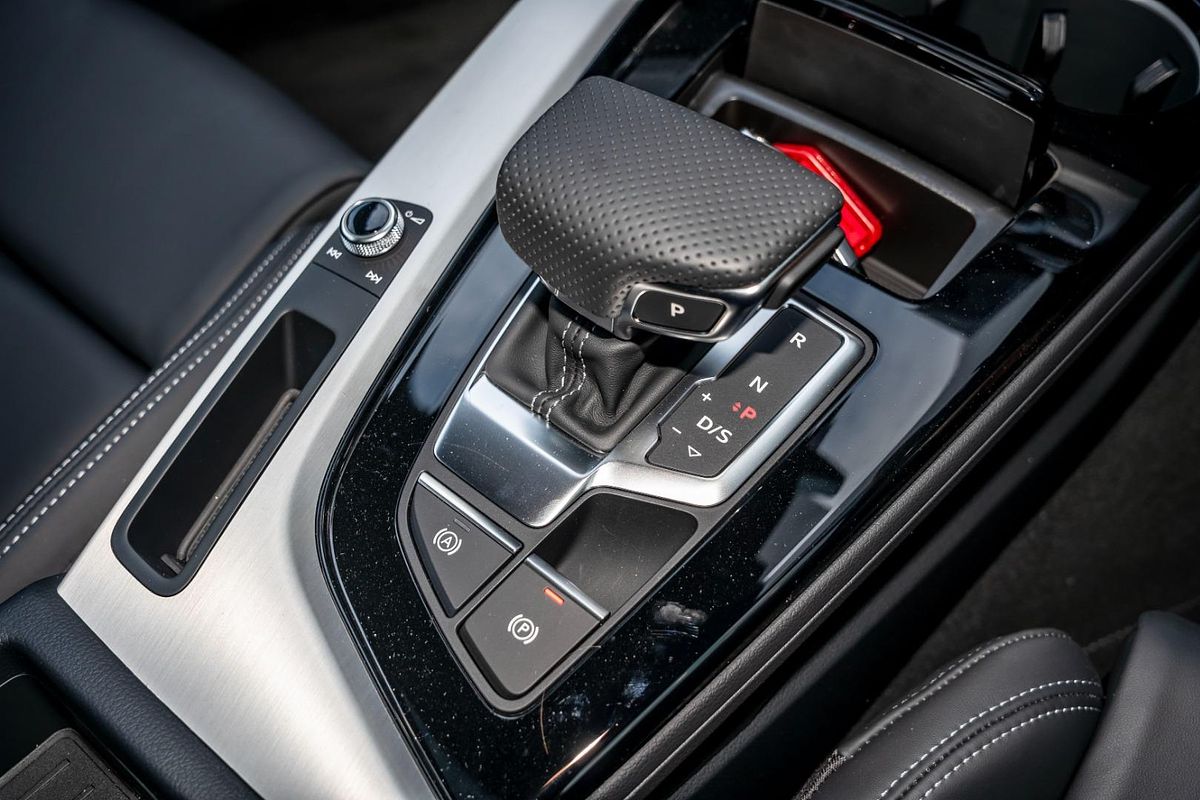2024 Audi A4 45 TFSI S line B9