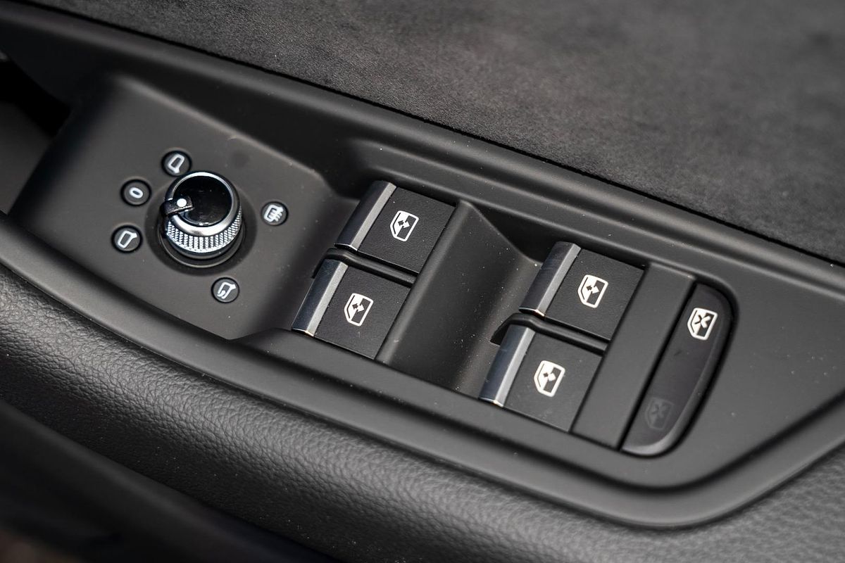 2024 Audi A4 45 TFSI S line B9