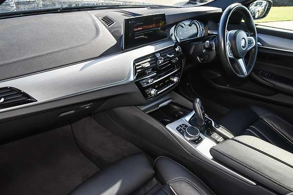 2019 BMW 5 Series 520d Luxury Line G30