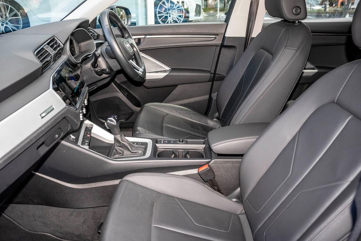 2022 Audi Q3 35 TFSI S line F3