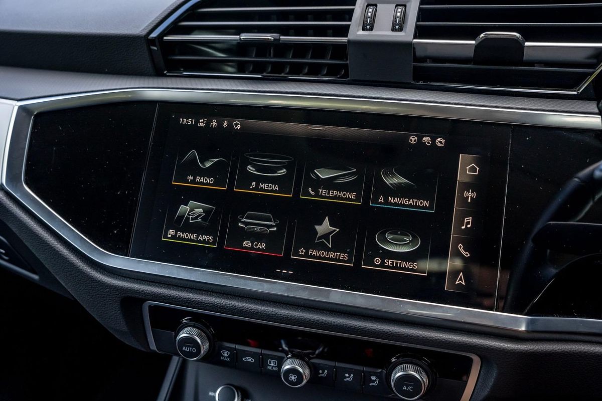 2022 Audi Q3 35 TFSI S line F3