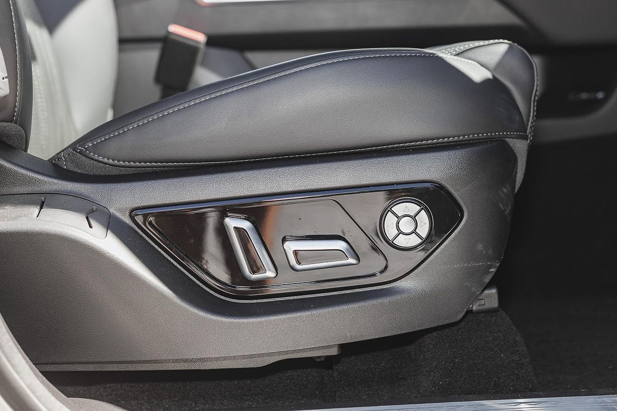 2024 GWM Tank 500 Lux Hybrid P03