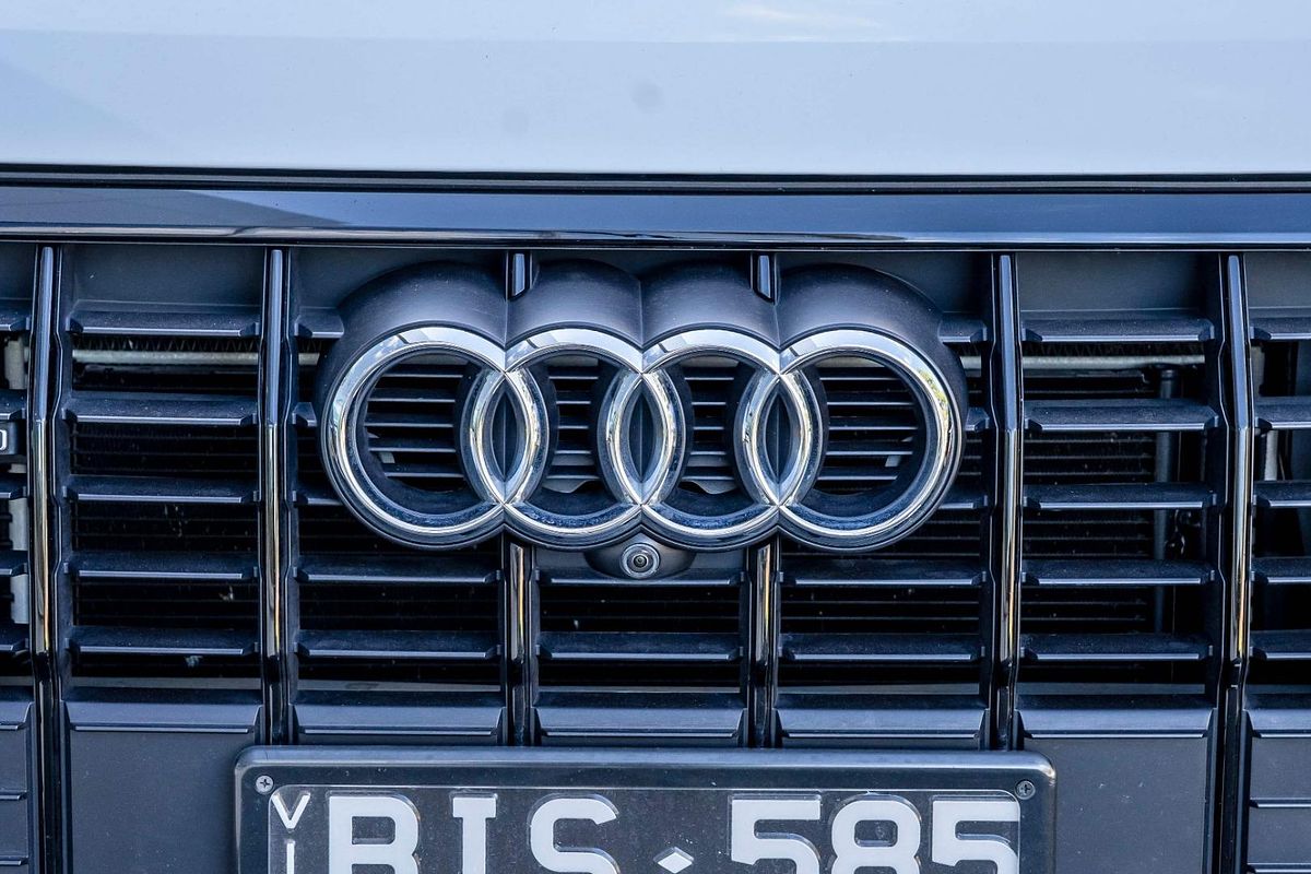 2020 Audi Q3 40 TFSI S Line F3