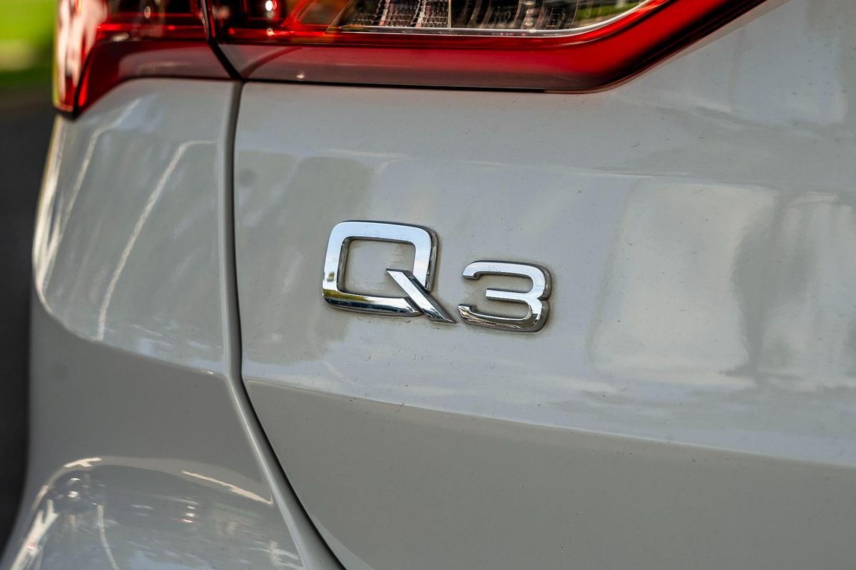 2020 Audi Q3 40 TFSI S Line F3