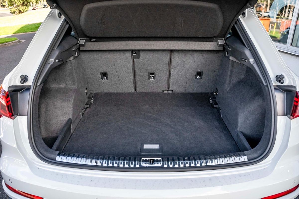2020 Audi Q3 40 TFSI S Line F3