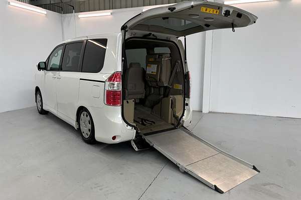 2007 Toyota Noah X L Selection Slope