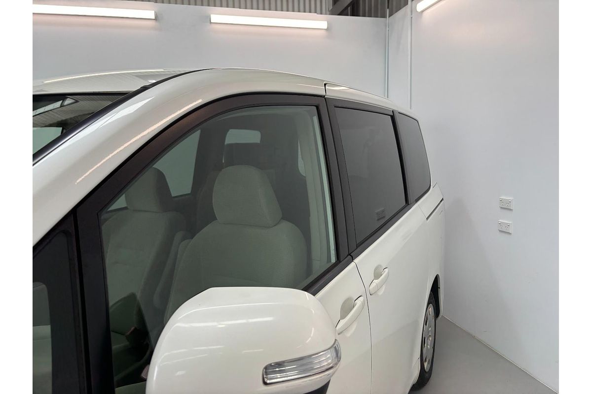 2007 Toyota Noah X L Selection Slope
