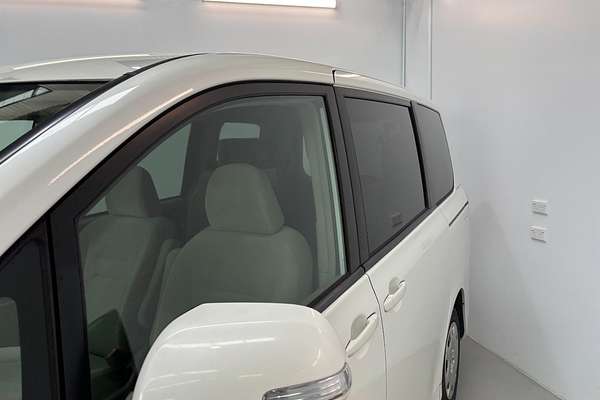 2007 Toyota Noah X L Selection Slope