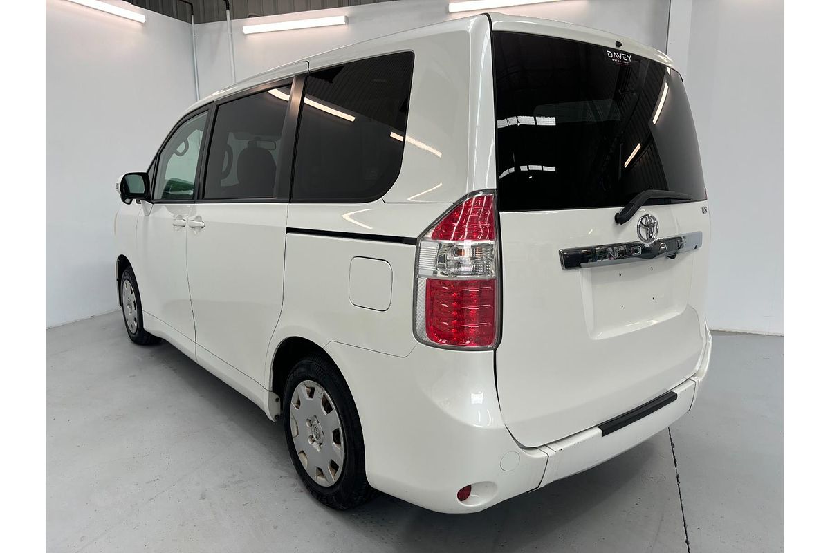 2007 Toyota Noah X L Selection Slope