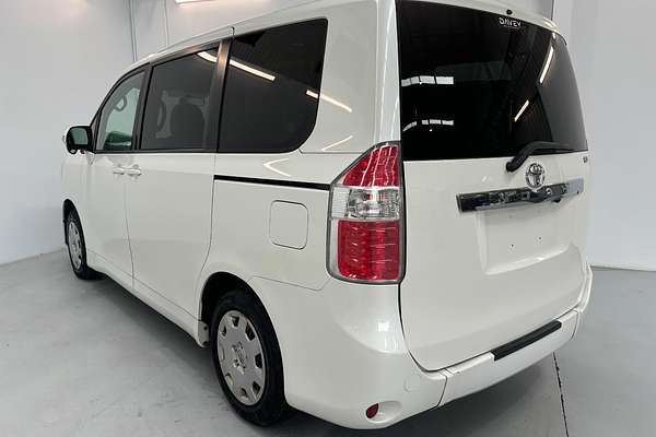 2007 Toyota Noah X L Selection Slope