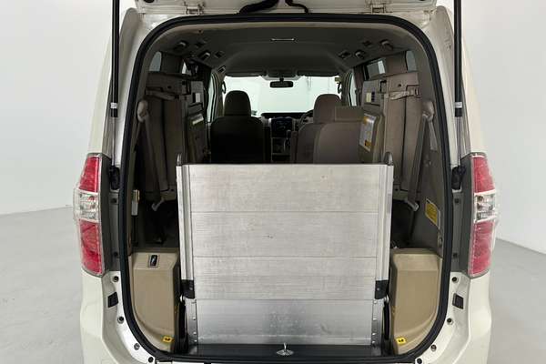 2007 Toyota Noah X L Selection Slope