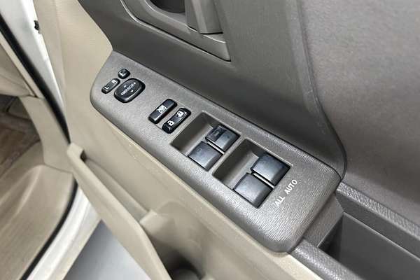 2007 Toyota Noah X L Selection Slope