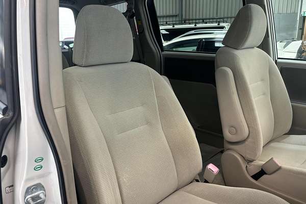 2007 Toyota Noah X L Selection Slope