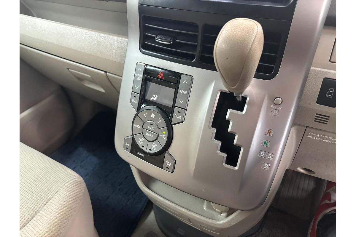 2007 Toyota Noah X L Selection Slope
