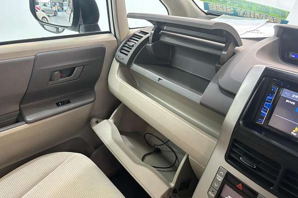 2007 Toyota Noah X L Selection Slope