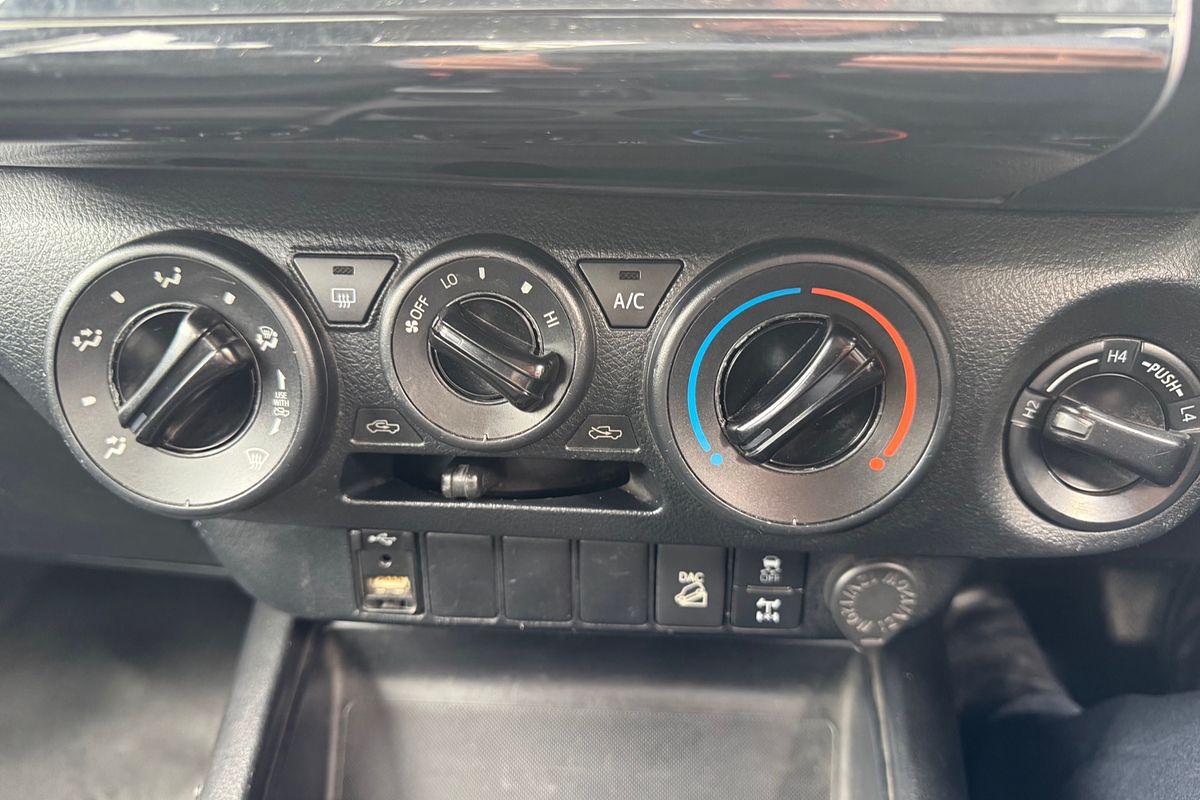 2020 Toyota Hilux SR GUN126R 4X4