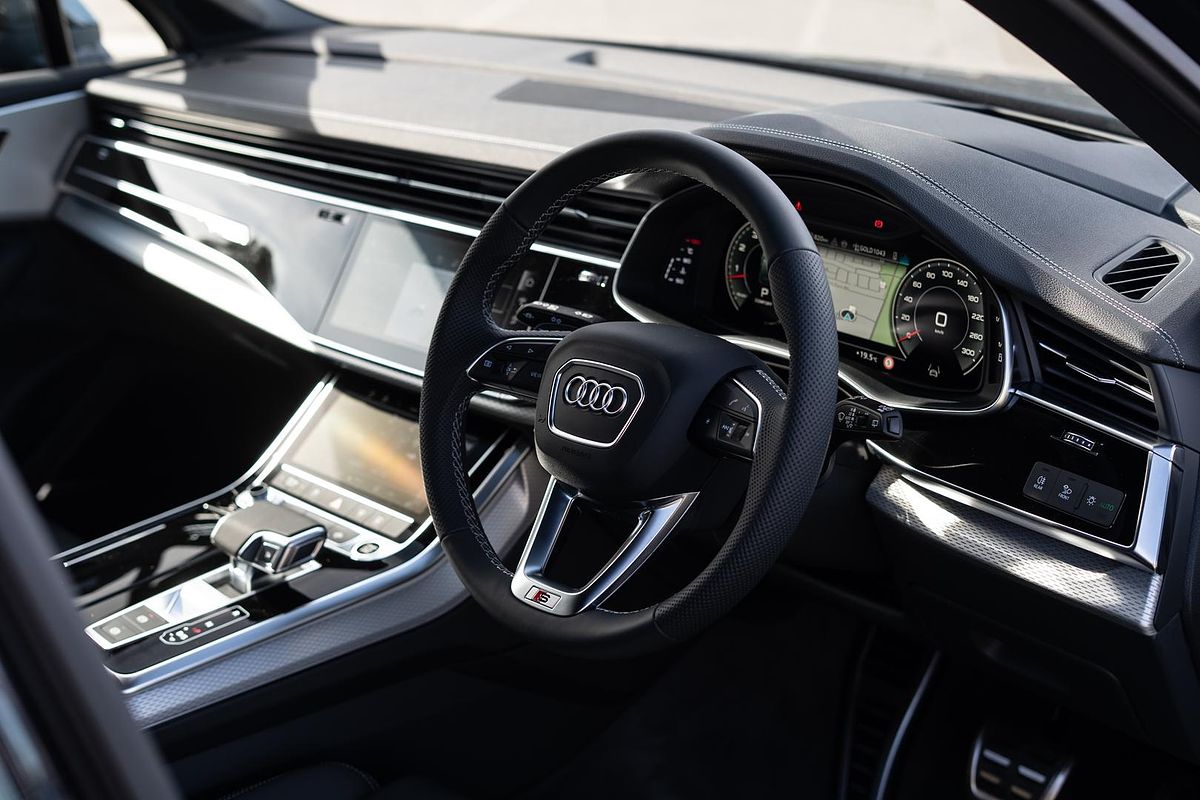 2024 Audi Q7 55 TFSI S line 4M