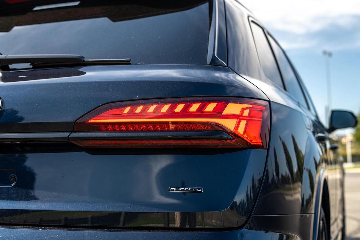 2024 Audi Q7 55 TFSI S line 4M
