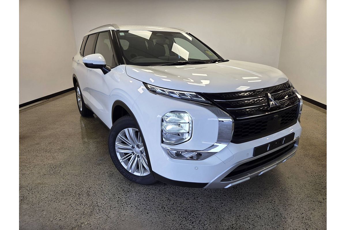 2024 Mitsubishi Outlander LS ZM