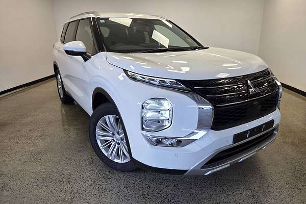 2024 Mitsubishi Outlander LS ZM