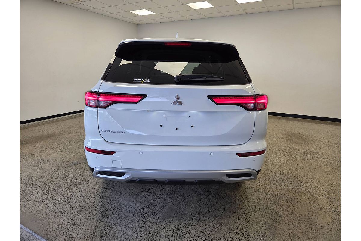 2024 Mitsubishi Outlander LS ZM