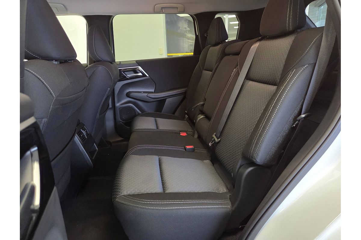 2024 Mitsubishi Outlander LS ZM