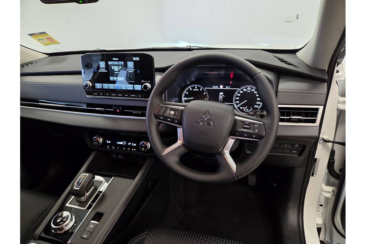 2024 Mitsubishi Outlander LS ZM