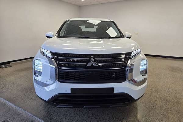 2024 Mitsubishi Outlander ES ZM