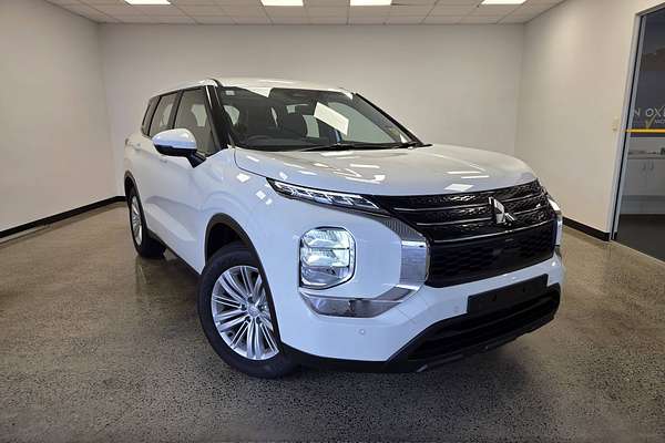 2024 Mitsubishi Outlander ES ZM