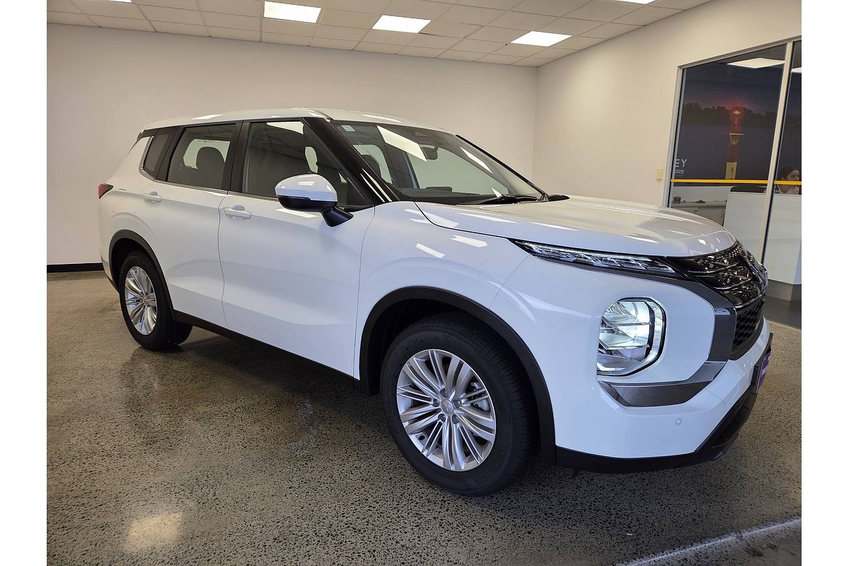 2024 Mitsubishi Outlander ES ZM