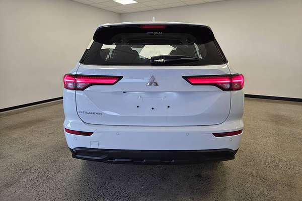 2024 Mitsubishi Outlander ES ZM