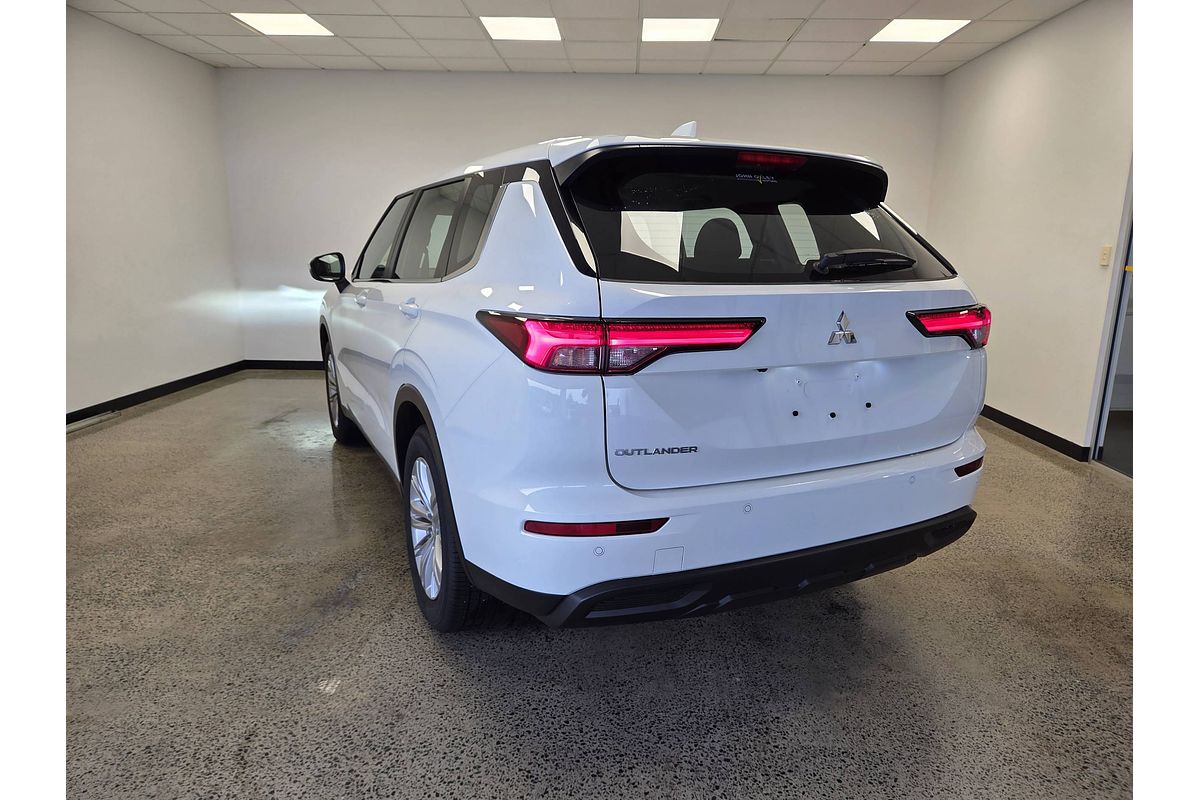2024 Mitsubishi Outlander ES ZM