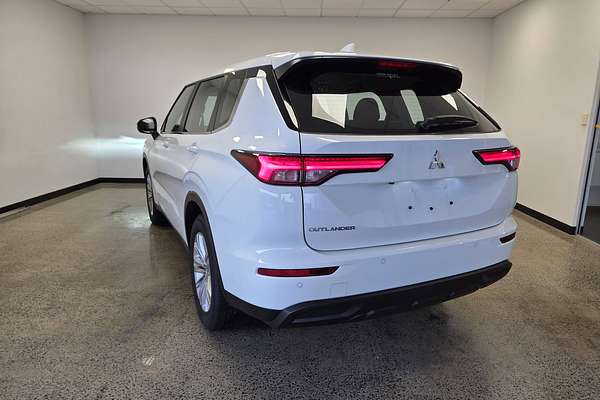 2024 Mitsubishi Outlander ES ZM