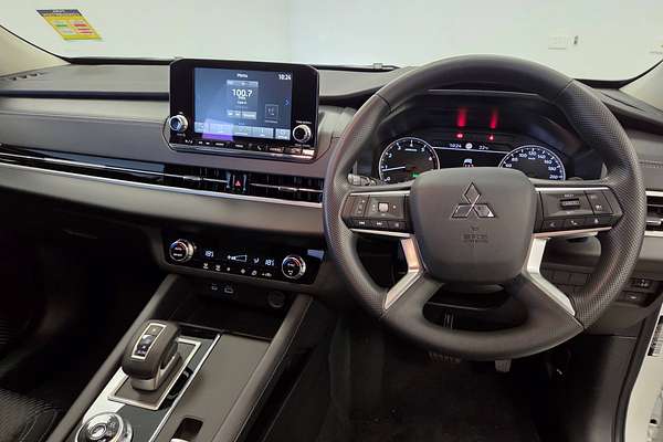 2024 Mitsubishi Outlander ES ZM