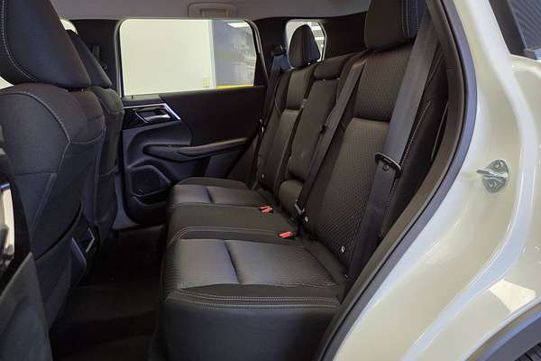 2024 Mitsubishi Outlander ES ZM