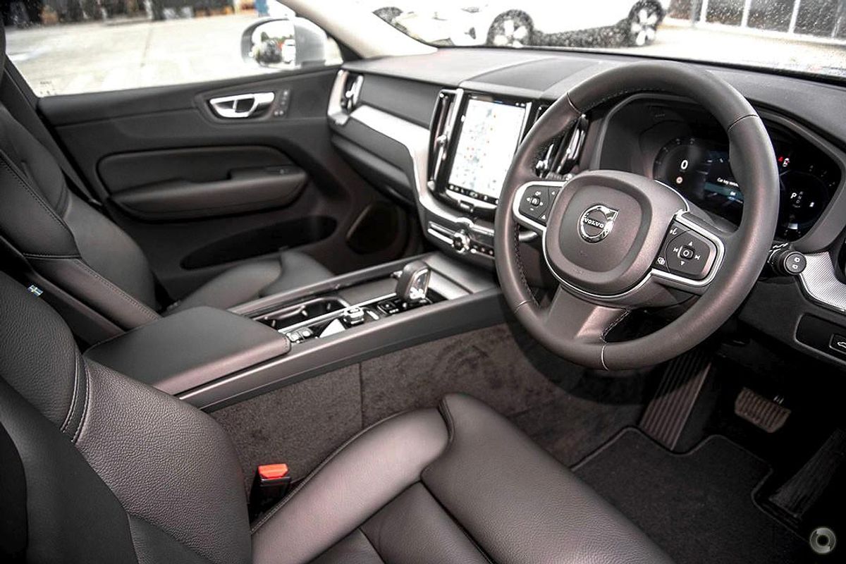 2024 Volvo XC60 Plus B5