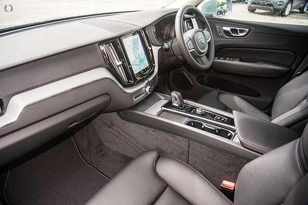 2024 Volvo XC60 Plus B5