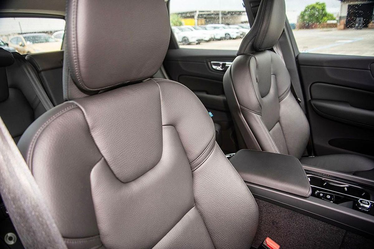 2024 Volvo XC60 Plus B5