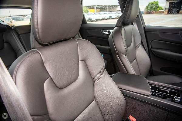 2024 Volvo XC60 Plus B5