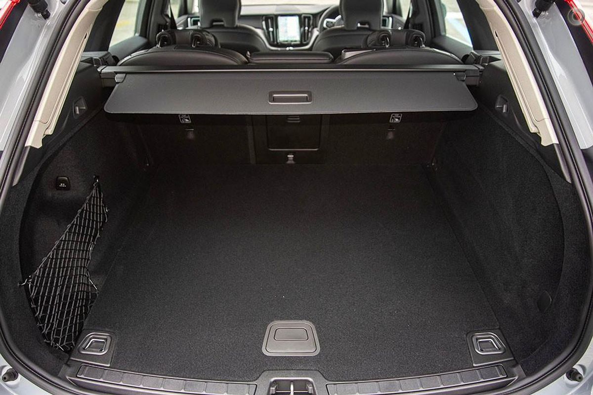 2024 Volvo XC60 Plus B5