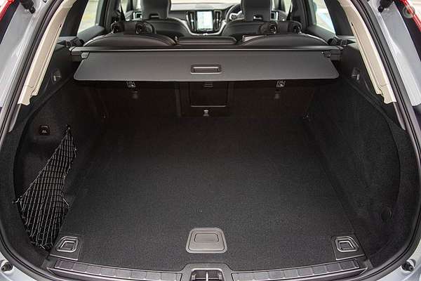 2024 Volvo XC60 Plus B5