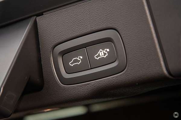 2024 Volvo XC60 Plus B5