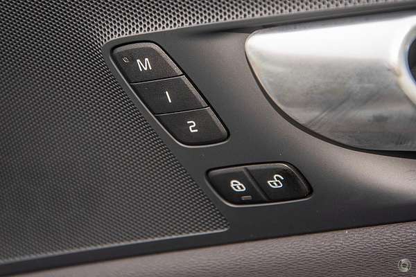 2024 Volvo XC60 Plus B5