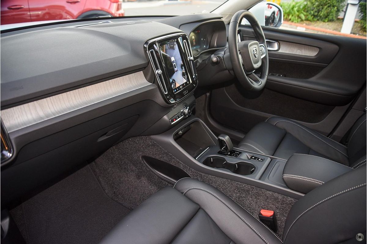 2024 Volvo XC40 Plus B4