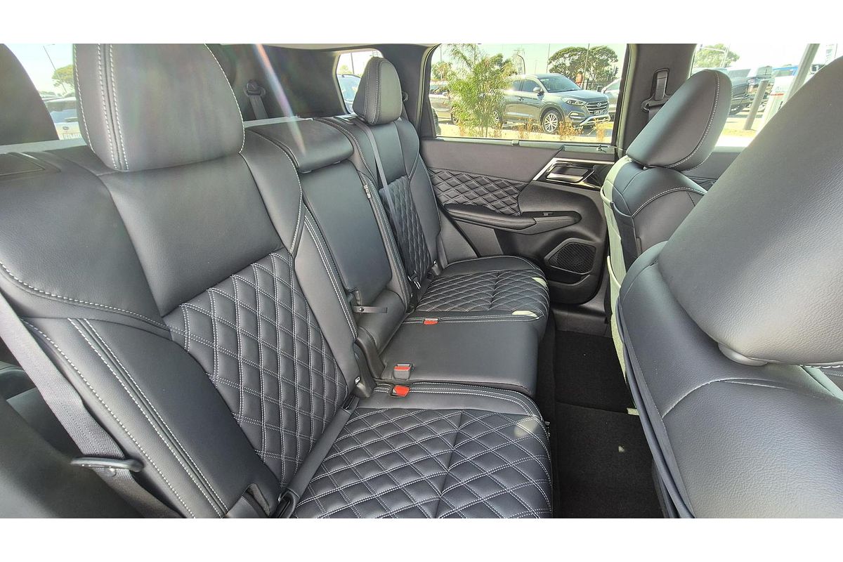 2024 Mitsubishi Outlander Exceed ZM